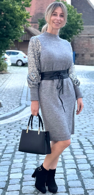 Kleid.