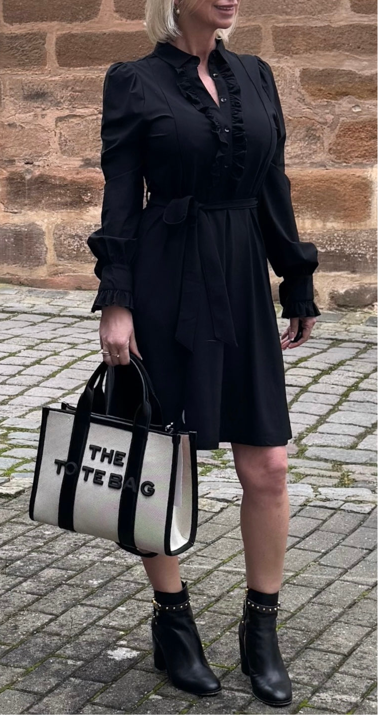 Kleid.