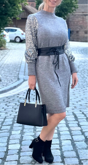 Kleid.