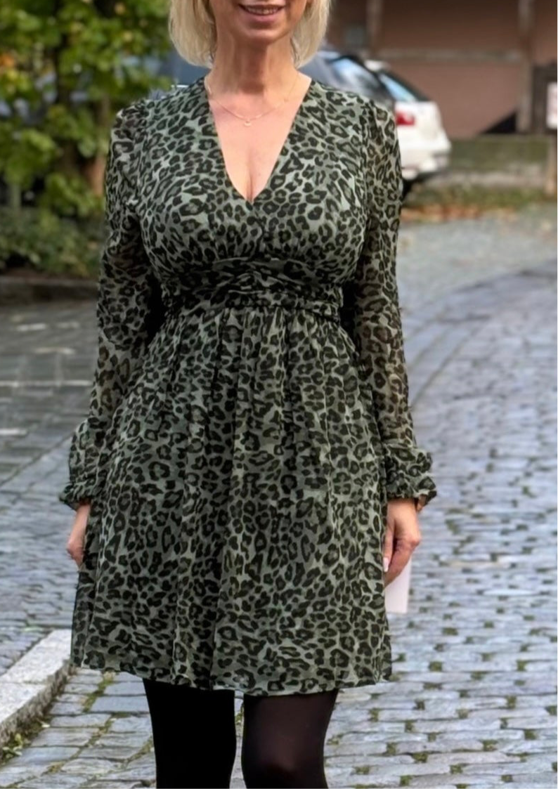 Kleid.