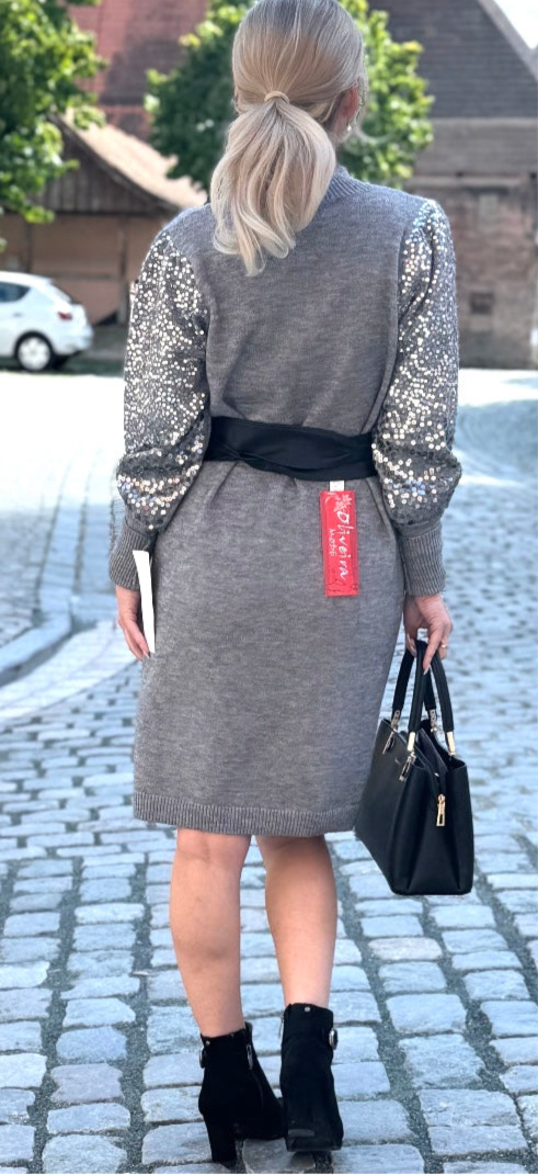 Kleid.