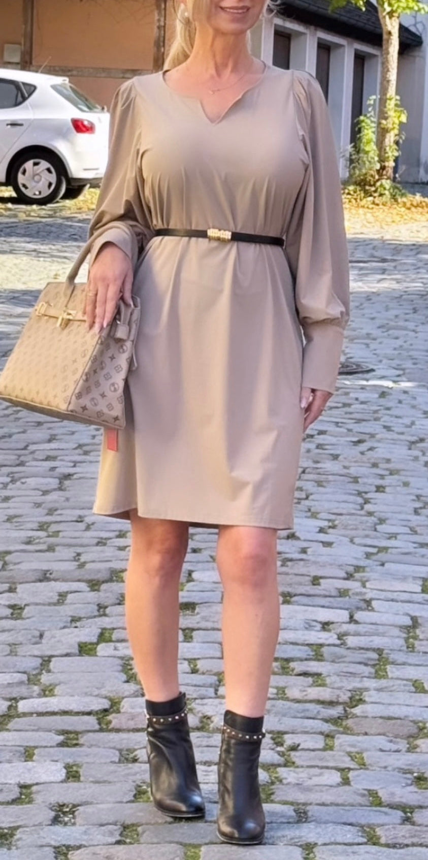 Kleid.