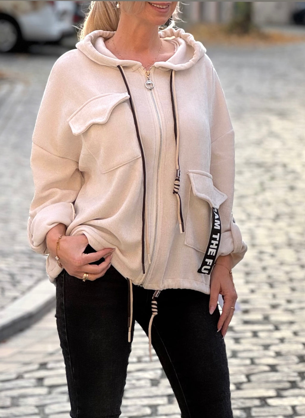 Sweatshirt