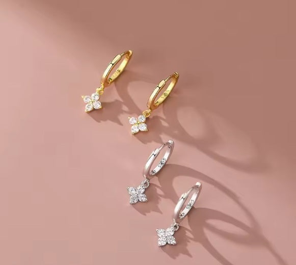 Ohrringe aus 925er Sterling-Silber, vierblättrige Blume, 2cm