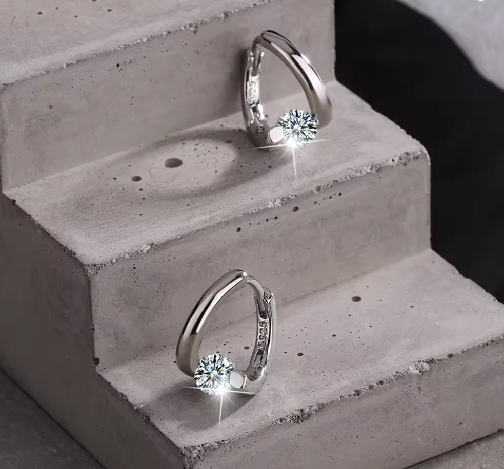 Ohrringe aus 925er Sterling-Silber, Creole mit klarem Kristallstein